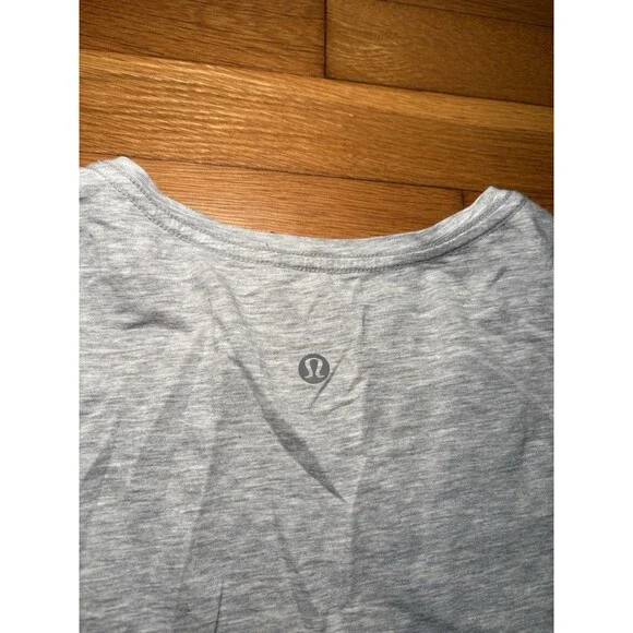 Lululemon Size 4 Love Tee V Neck T Shirt Gray - Picture 4 of 4